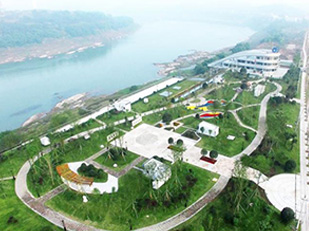 廣安市鄰水縣污水處理站，廣安市政協(xié)人資環(huán)委帶領(lǐng)鄰水縣政協(xié)與縣住建局相關(guān)負(fù)責(zé)人，到鄰水縣各鄉(xiāng)鎮(zhèn)專項督導(dǎo)污水處理廠（站）建設(shè)與運行情況